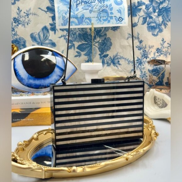 🆕 LULU GUINNESS 🧿 NWT Cassie Striped Black & Mother of Pearl Perspex Clutch - Picture 4 of 15